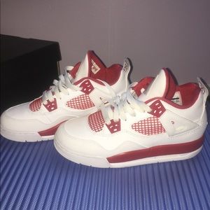 Air Jordan 4 Retro BG SIZE 4.5Y